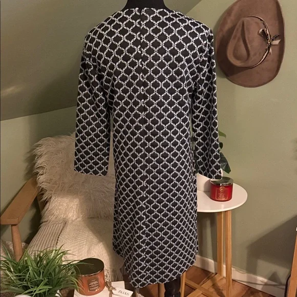 Elegant  Patterned Dress - Picture 4 of 5